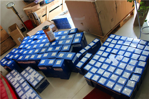 雷诺曼(RENOMAN)2304四轮拖拉机Perkins柴油机原装配件总成销售维修技术支持中心