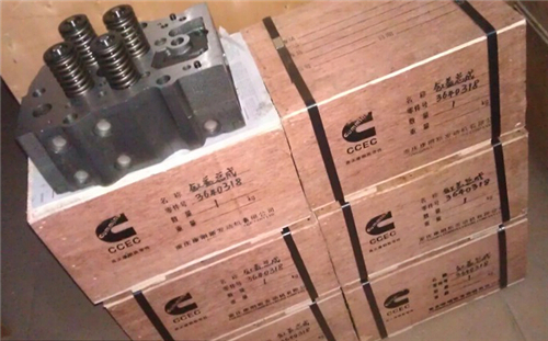 康明斯CM875、CM870和CM570的发动机缸盖