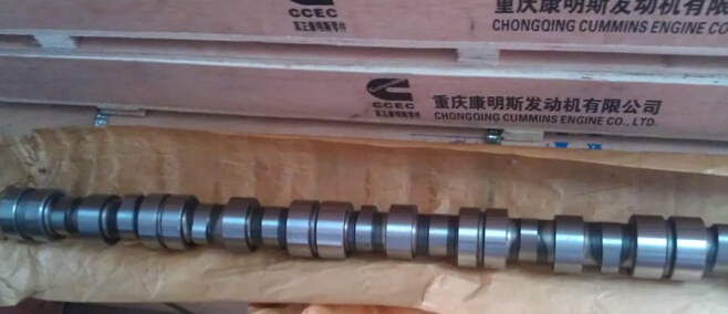 康明斯M11柴油发动机凸轮轴惰轮拆卸